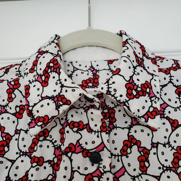 VINTAGE Hello Kitty Button down - Picture 3 of 9